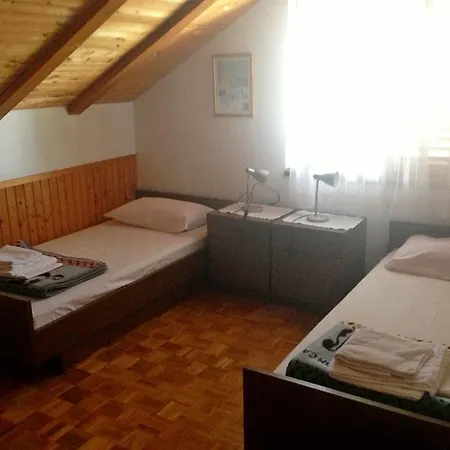 Slavijo *